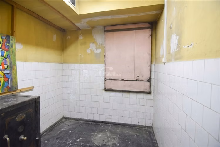Local Comercial de 3 pisos en Bellavista Recoleta