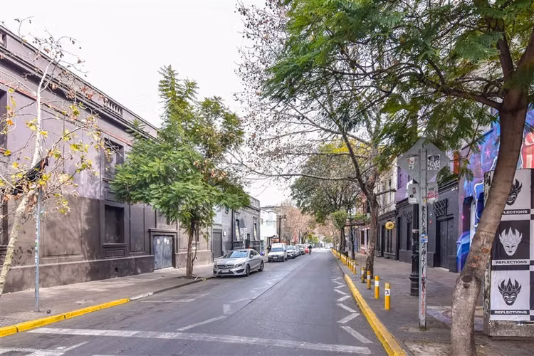 Local Comercial de 3 pisos en Bellavista Recoleta