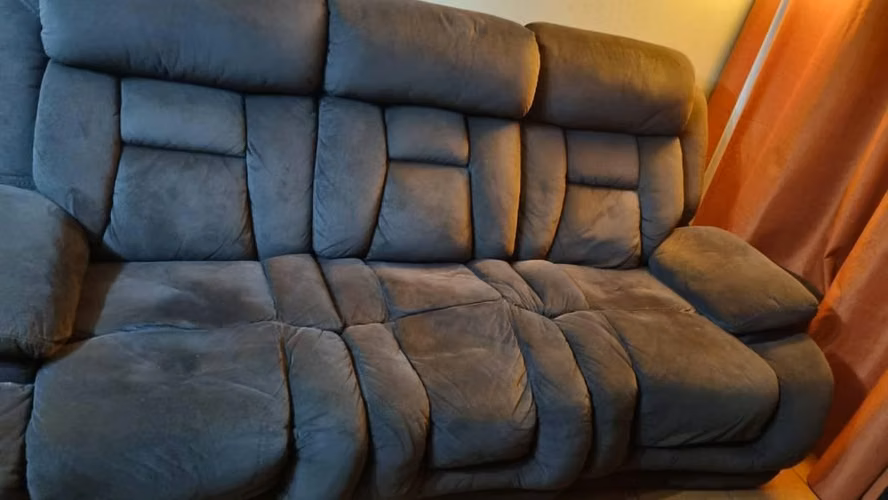 Gran sillón reclinable de tela café