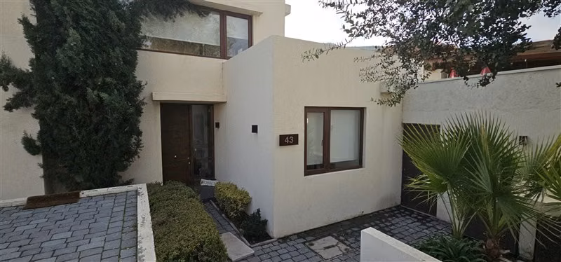 Casa en venta de 3 dorm. en Colina