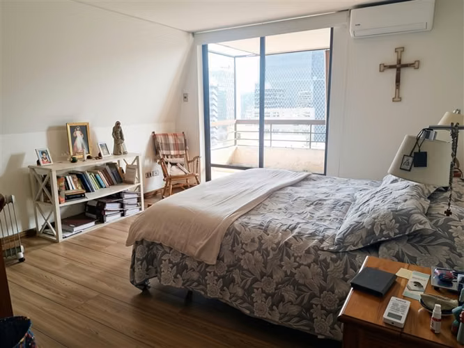 Dpto de 2 dorm más estar y servicios completos en Las Condes