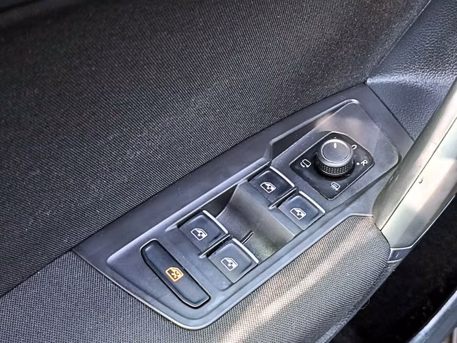 VOLKSWAGEN TIGUAN 2019 - Imagen 9