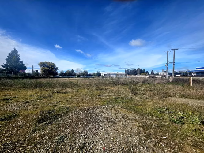 Vendo terreno en 1era. Linea Avda Las Industrias