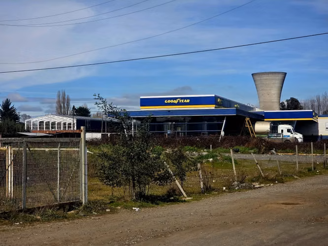 Vendo terreno en 1era. Linea Avda Las Industrias