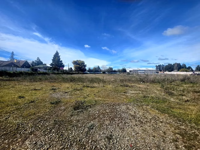 Vendo terreno en 1era. Linea Avda Las Industrias