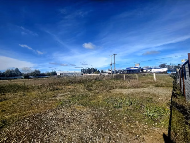 Vendo terreno en 1era. Linea Avda Las Industrias