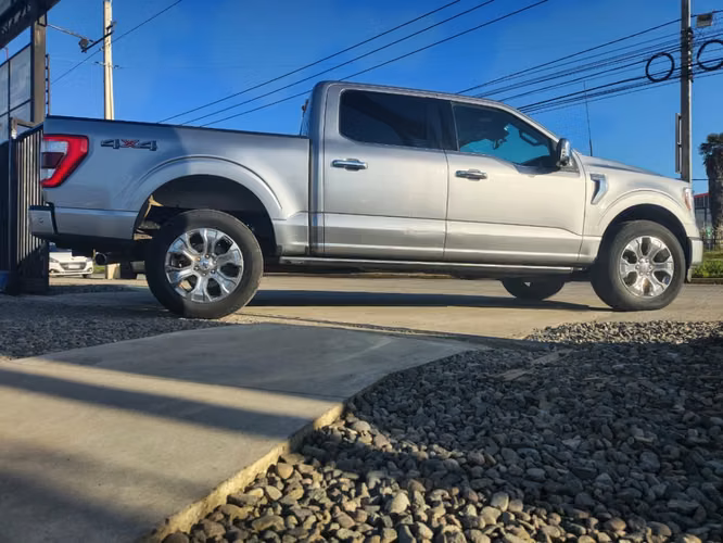 FORD F-150 PLATINUM 3.5 AUT 4X4 2023 - Imagen 14