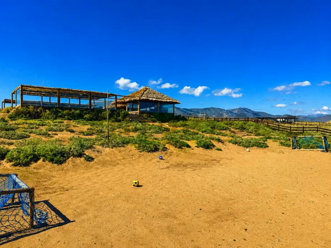 Se vende terreno en primera línea en Morrillos