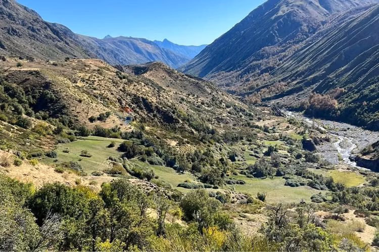 Fundo cordillerano en maule 8.000 ha
