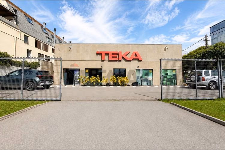Excelente propiedad comercial en vitacura 168 m2