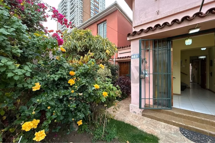 Casa en venta en ñuñoa 5d + 3b