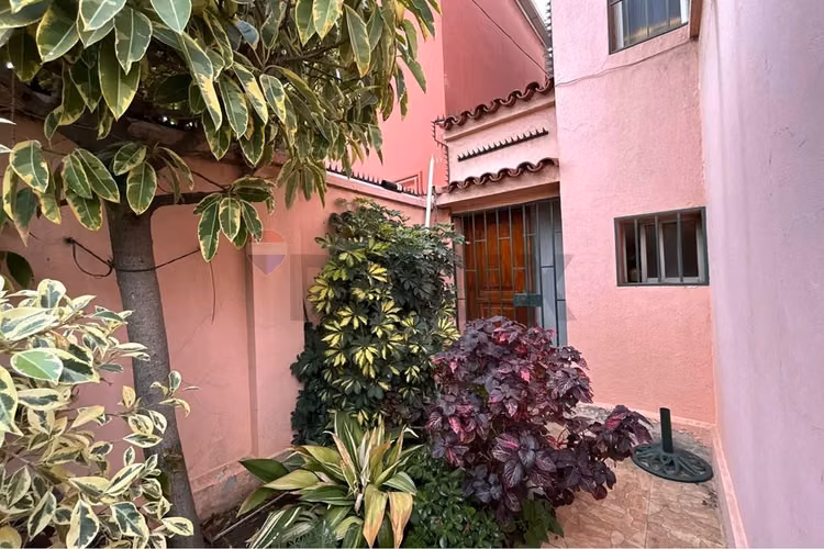 Casa en venta en ñuñoa 5d + 3b