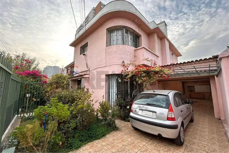 Casa en venta en ñuñoa 5d + 3b