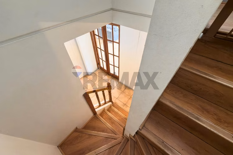 Gran casa para remodelar en condominio 5d 4b