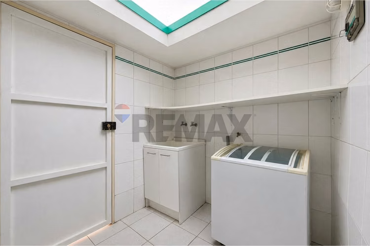 Gran casa para remodelar en condominio 5d 4b