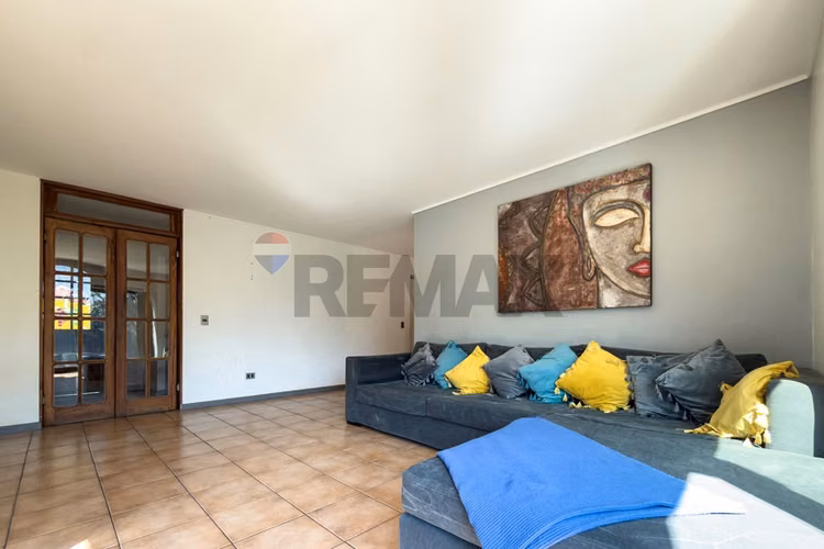 Gran casa para remodelar en condominio 5d 4b
