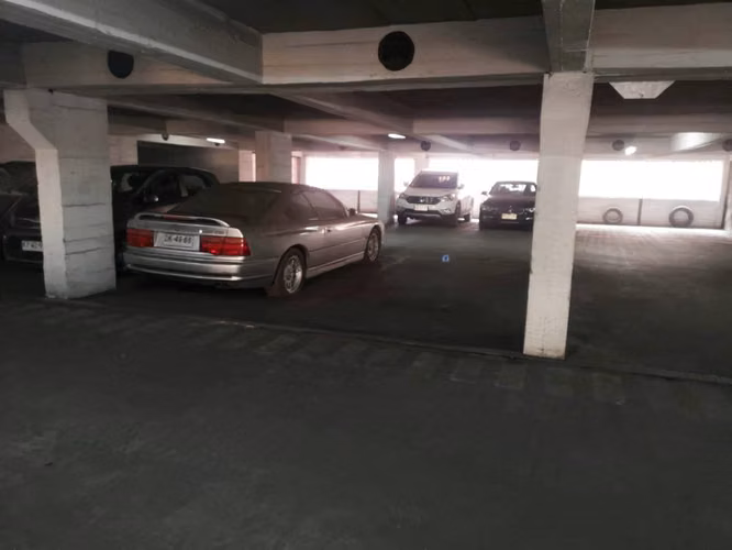 ESTACIONAMIENTO EN VENTA / AGUSTINAS - AMUNATEGUI