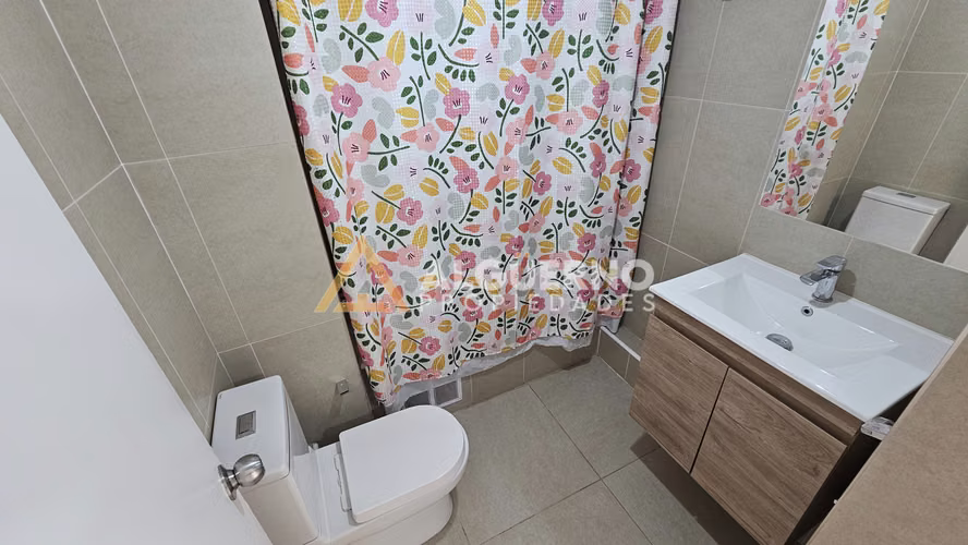 SE ARRIENDA AMPLIO TOWNHOUSE CON 4D3B2E ALTO EL ROSAL