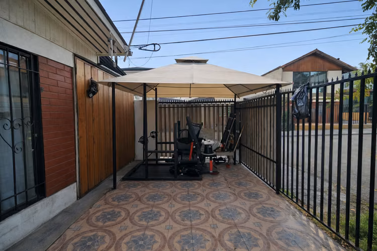 HOGAR SEGURO FRENTE A PLAZA FAMILIAR - Imagen 2