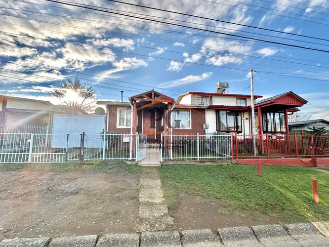 CASA CON EXCELENTE CONECTIVIDAD VALDIVIA