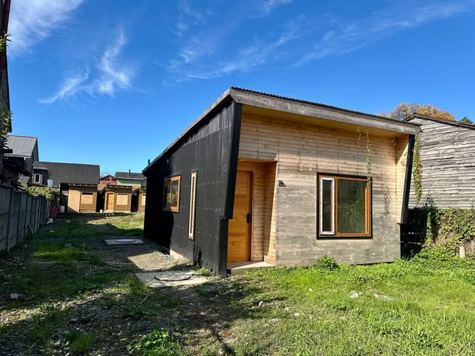 SITIO DE 700 M2 CON 4 CABAÑAS EN DESARROLLO EN GENERAL LAGOS