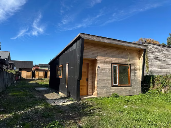 SITIO DE 700 M2 CON 4 CABAÑAS EN DESARROLLO EN GENERAL LAGOS