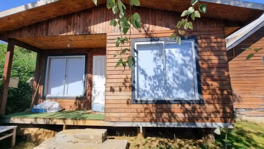 CASA FAMILIAR MÁS CABAÑA PARA INVERSIÓN EN NIEBLA VALDIVIA
