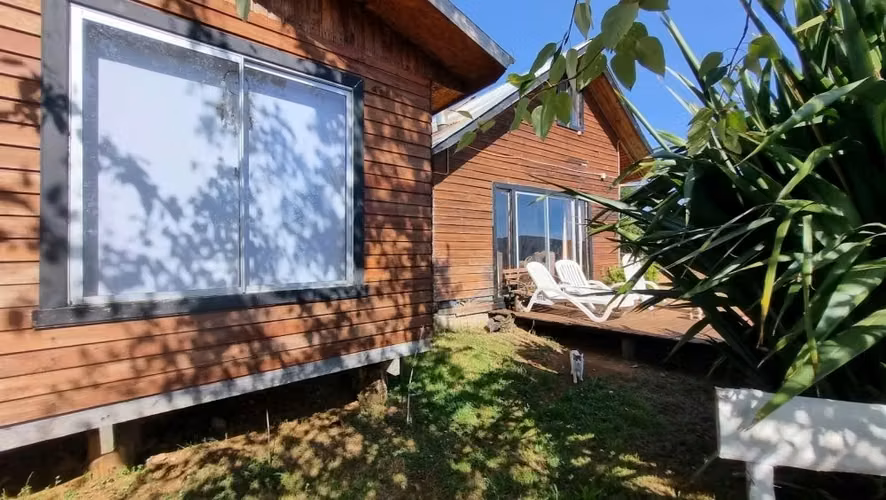 CASA FAMILIAR MÁS CABAÑA PARA INVERSIÓN EN NIEBLA VALDIVIA