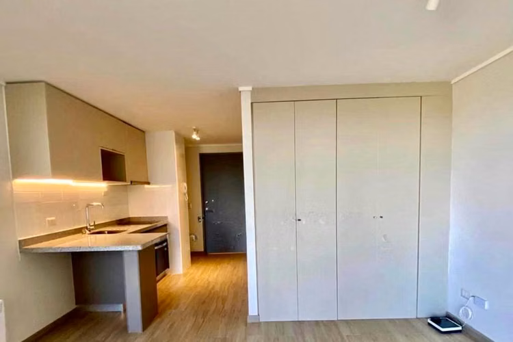 ARRIENDO STUDIO CON ESTACIONAMIENTO Y BODEGA SECTOR ESTADIO - Imagen 8
