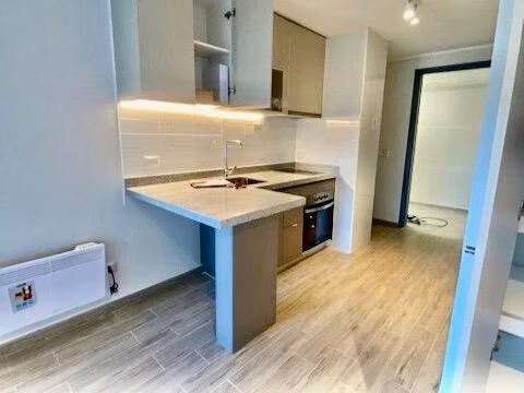 ARRIENDO STUDIO CON ESTACIONAMIENTO Y BODEGA SECTOR ESTADIO - Imagen 5