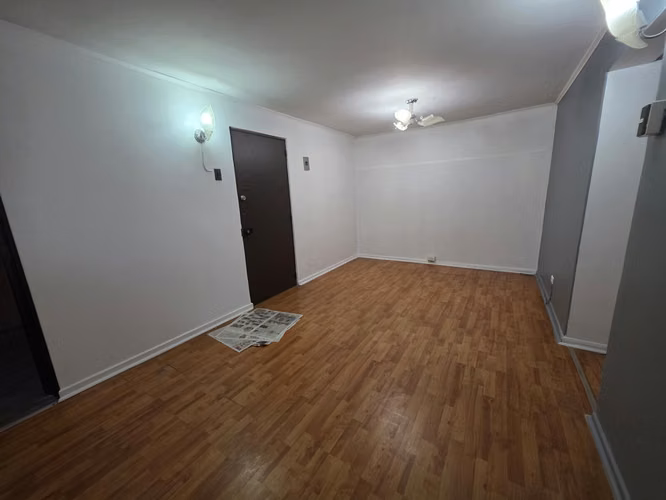 SE ARRIENDA DEPTO. 4D 1B 1E Y SIN GG.CC EN METRO LAS REJAS