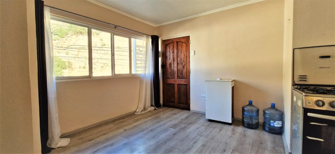 Venta de casa de 3 pisos en Viña , GRAN OPORTUNIDAD , emprendedor CREATIVO. 8.900 UF