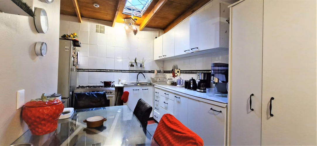 Venta de casa de 3 pisos en Viña , GRAN OPORTUNIDAD , emprendedor CREATIVO. 8.900 UF