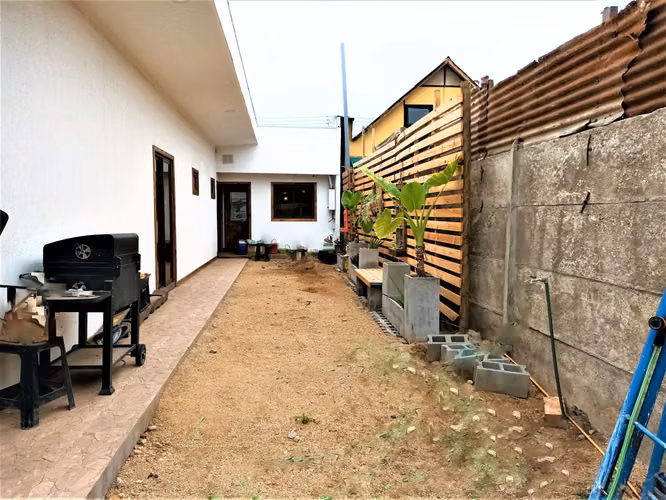 Venta de casa de dos dormitorios, en Quillota.