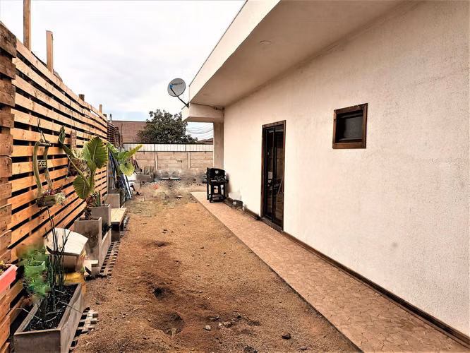 Venta de casa de dos dormitorios, en Quillota.