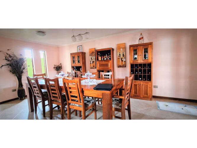 Venta de casa de cuatro dormitorios, en zona centro de Quillota. 278 M$