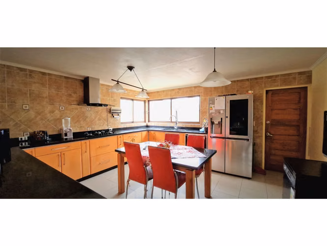 Venta de casa de cuatro dormitorios, en zona centro de Quillota. 278 M$