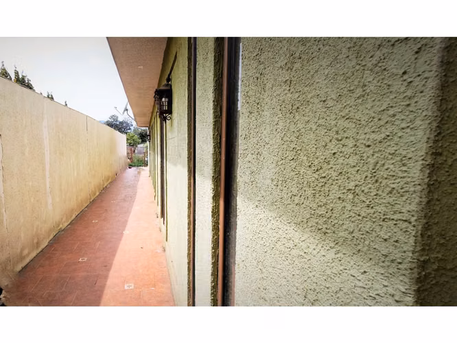 Venta de casa de cuatro dormitorios, en zona centro de Quillota. 278 M$