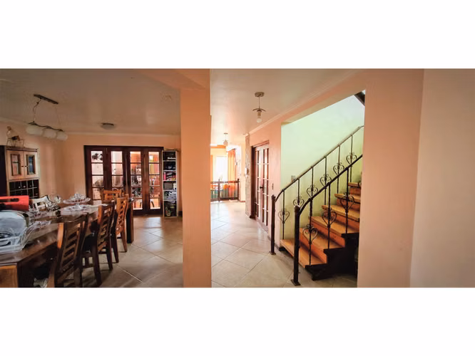 Venta de casa de cuatro dormitorios, en zona centro de Quillota. 278 M$