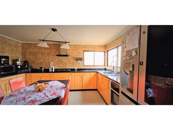 Venta de casa de cuatro dormitorios, en zona centro de Quillota. 278 M$