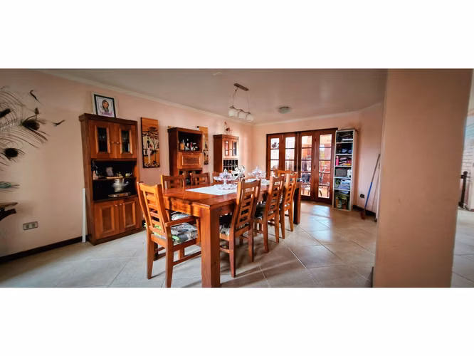 Venta de casa de cuatro dormitorios, en zona centro de Quillota. 278 M$