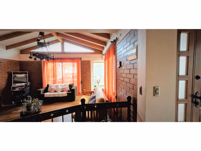 Venta de casa de cuatro dormitorios, en zona centro de Quillota. 278 M$