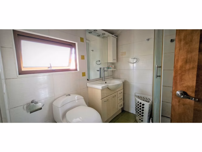 Venta de casa de cuatro dormitorios, en zona centro de Quillota. 278 M$