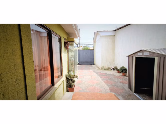 Venta de casa de cuatro dormitorios, en zona centro de Quillota. 278 M$