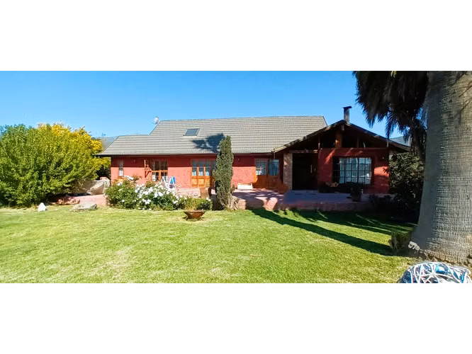 Venta de parcela de 6.000 m2. En San Isidro de Quillota -  casa de 240 m2. 12.036 UF.