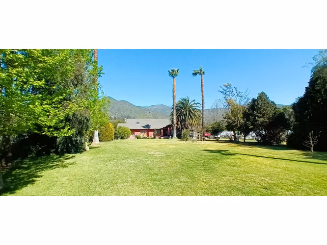 Venta de parcela de 6.000 m2. En San Isidro de Quillota -  casa de 240 m2. 12.036 UF.