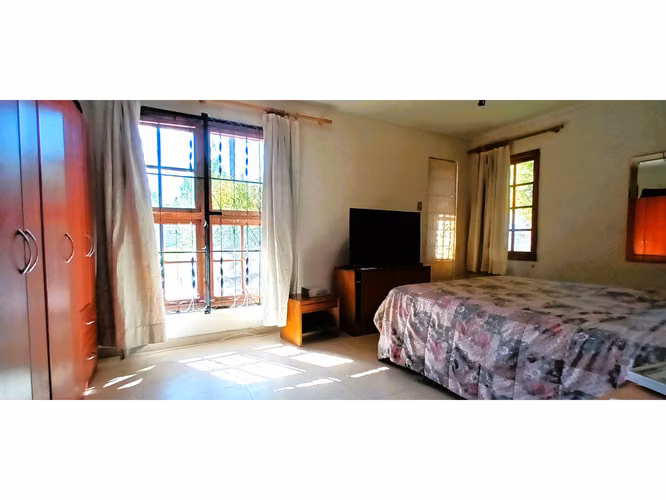 Venta de parcela de 6.000 m2. En San Isidro de Quillota -  casa de 240 m2. 12.036 UF.