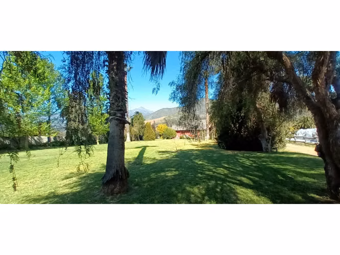 Venta de parcela de 6.000 m2. En San Isidro de Quillota -  casa de 240 m2. 12.036 UF.