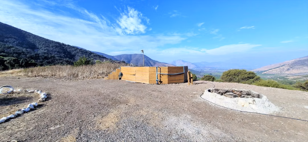 Venta de hermosa parcela de 6.021 m2. con casa y piscina en el tranquilo sector de Lo Rojas, La Cruz. 105 M$.
