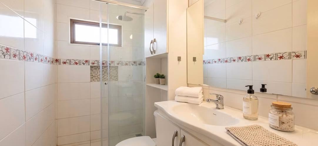 Venta de hermosa parcela de 6.021 m2. con casa y piscina en el tranquilo sector de Lo Rojas, La Cruz. 105 M$.